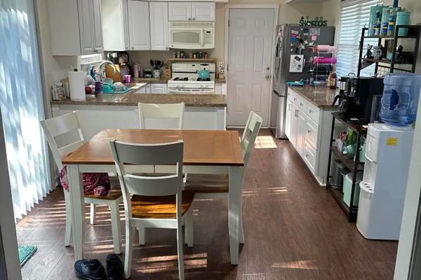 8 APPLETREE RD