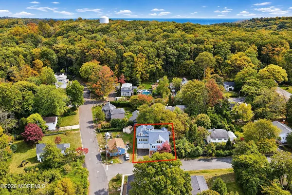 4 ONEIDA AVE