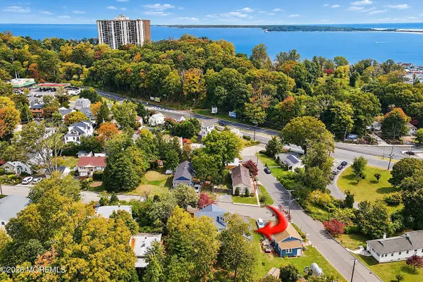 4 ONEIDA AVE