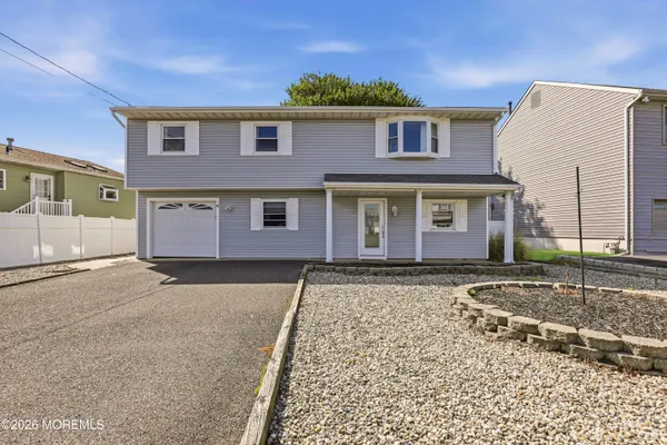 4 HARBOR VIEW LN