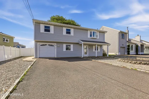 4 HARBOR VIEW LN