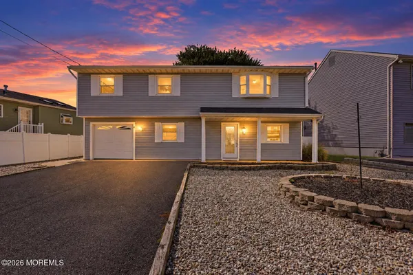 4 HARBOR VIEW LN