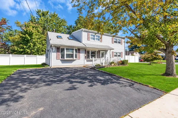 15 HEMINGWAY DR