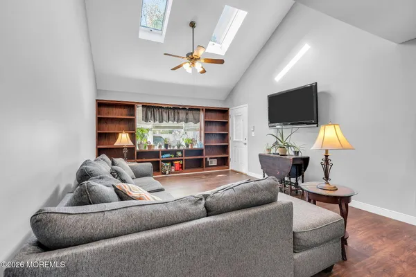 15 HEMINGWAY DR