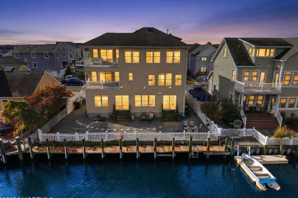 243 DOGWOOD DR