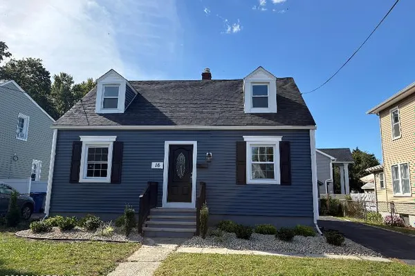 16 OAKWOOD PL