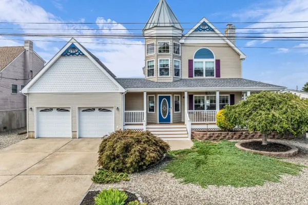 22 SEVILLE DR