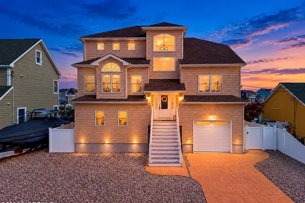243 DOGWOOD DR