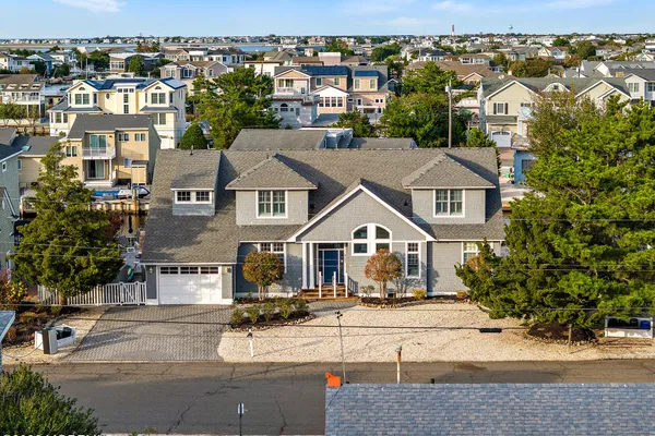 171 MARINA BLVD