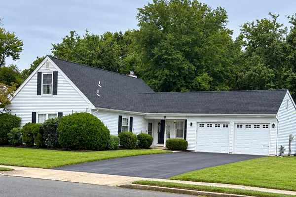 8 APPLETREE RD