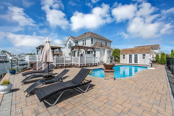30 PEAKSAIL DR