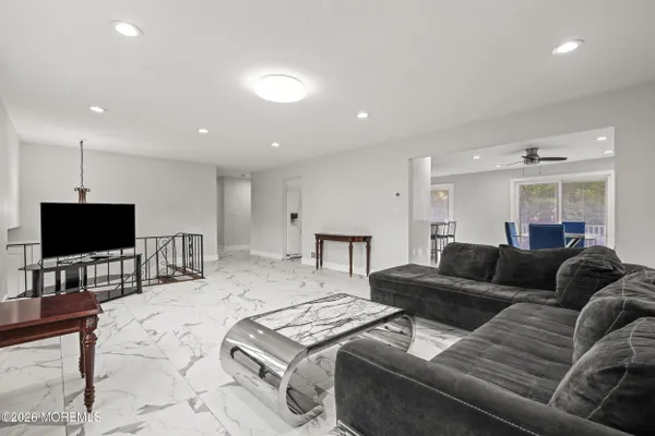 162 W PALMER AVE