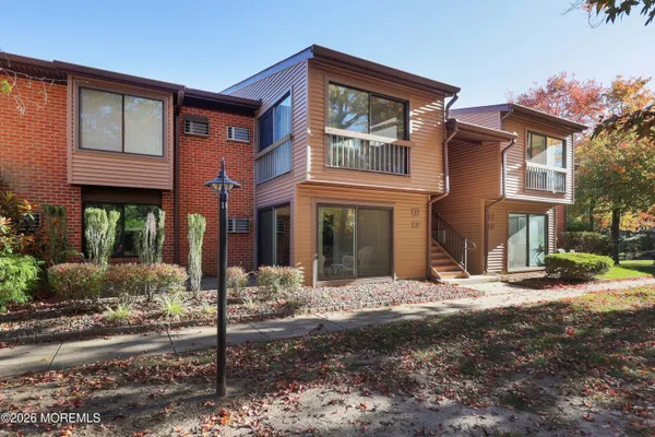 21 MANCHESTER CT