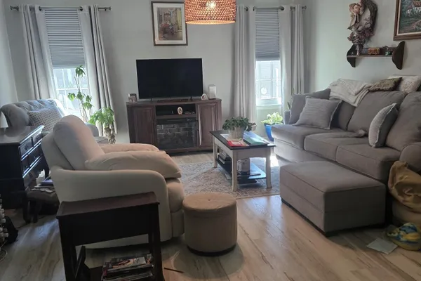 21 SHEFFIELD DR