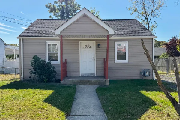 323 W SYLVANIA AVE