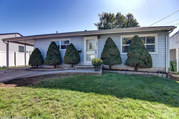 104 PINETREE DR