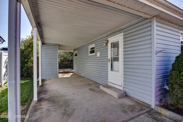 104 PINETREE DR