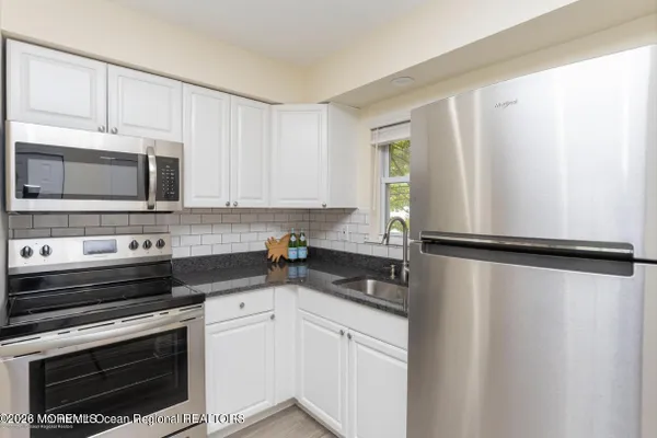 321-323 SHORE DR 21