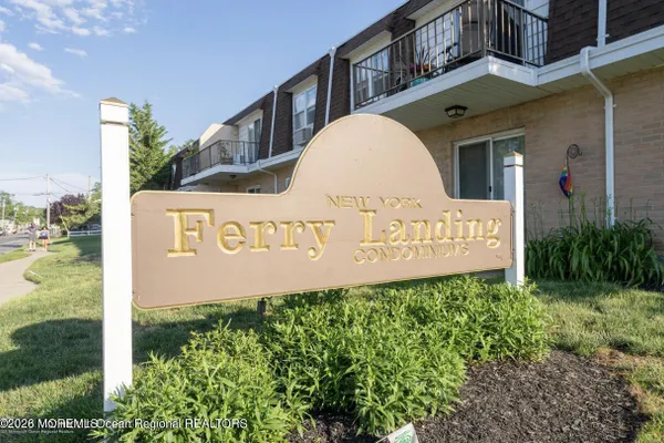 321-323 SHORE DR 21