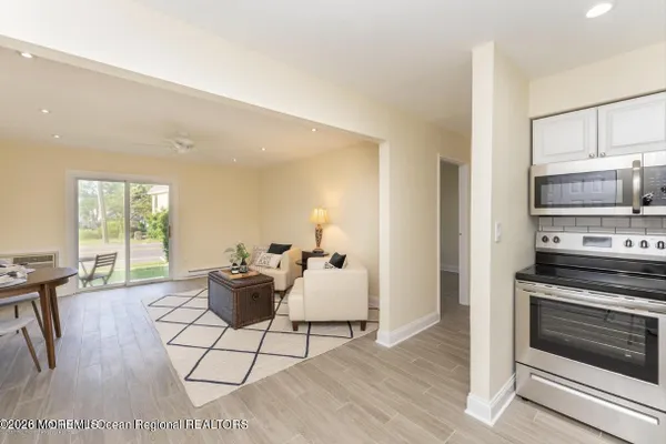 321-323 SHORE DR 21