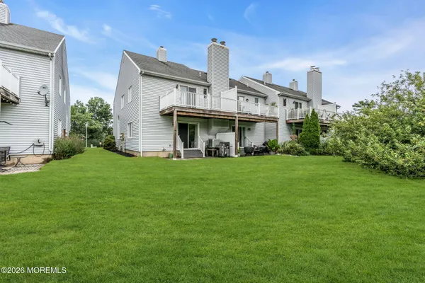 14 SHORE DR
