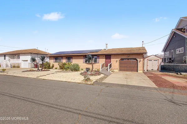 245 PINE DR