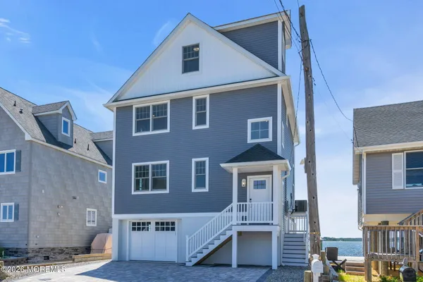 153 SHORE DR