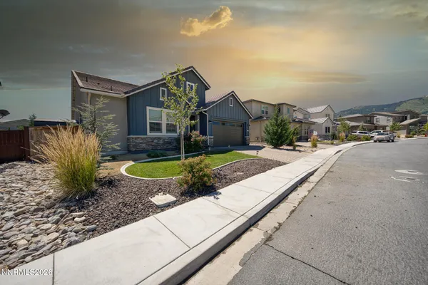 274 COMMODORE DR