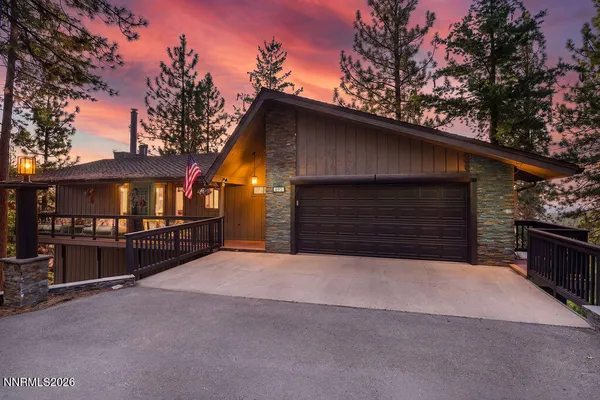 695 LAKEVIEW DR