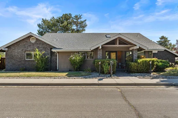 1110 STAGECOACH LN