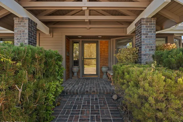 1110 STAGECOACH LN