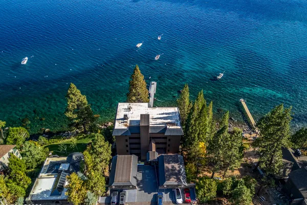 455 LAKESHORE BLVD 2B