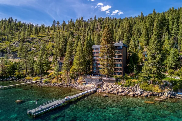 455 LAKESHORE BLVD 2B