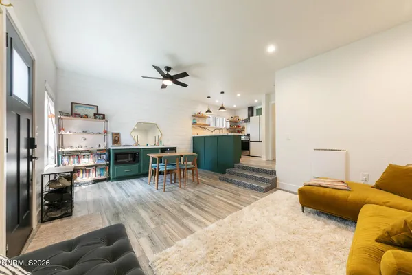 701 GARY LN A