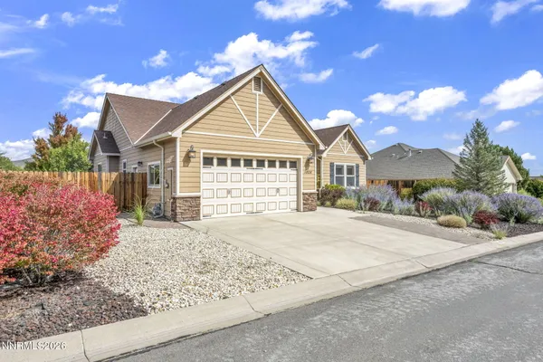 1828 WALNUT CT