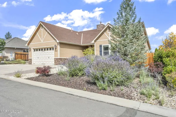 1828 WALNUT CT