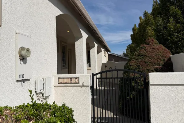 1180 BANDTAIL DR