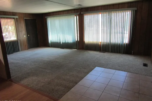 6 PALOMINO DR