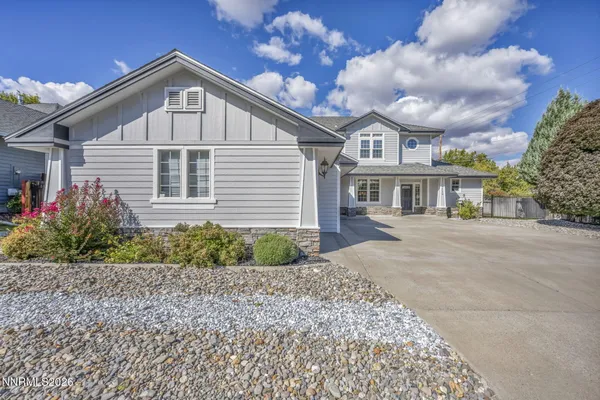 1724 PINOAK LN