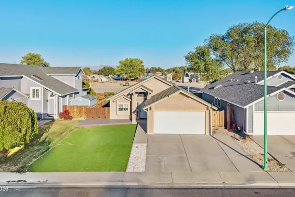 1041 DEENA WAY