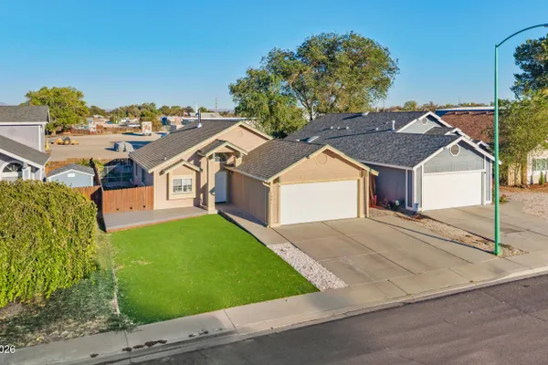 1041 DEENA WAY