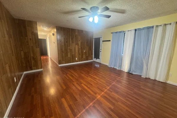 1020 GARY LN