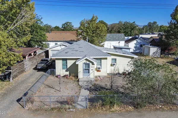 218 S CENTER ST