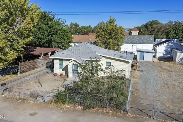 218 S CENTER ST
