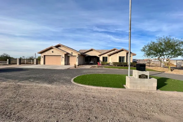 7106 W HOMBRE RD