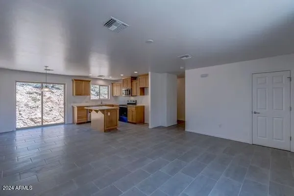 17847 W HUSKER LN