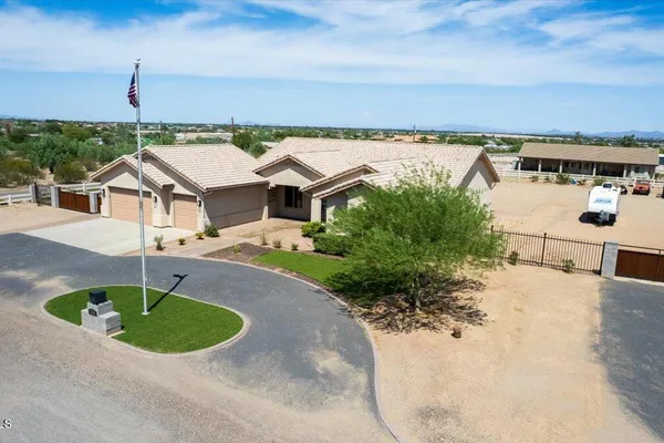 7106 W HOMBRE RD