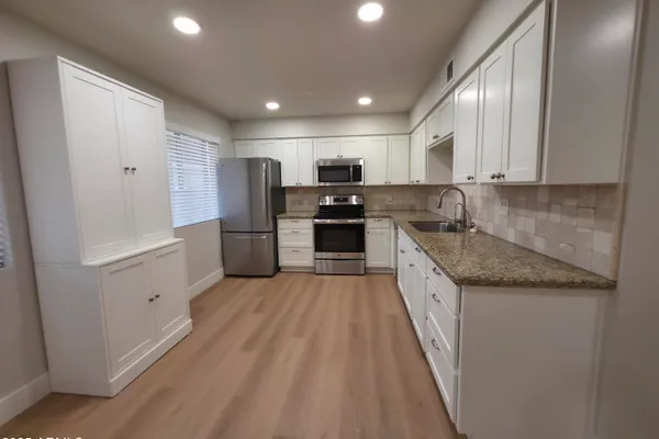 2458 E UNIVERSITY DR 2