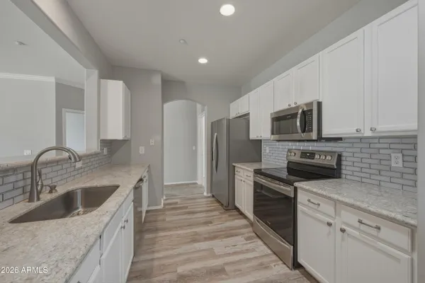 955 E KNOX RD 213