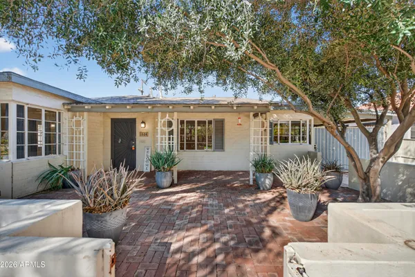 1526 W WILSHIRE DR